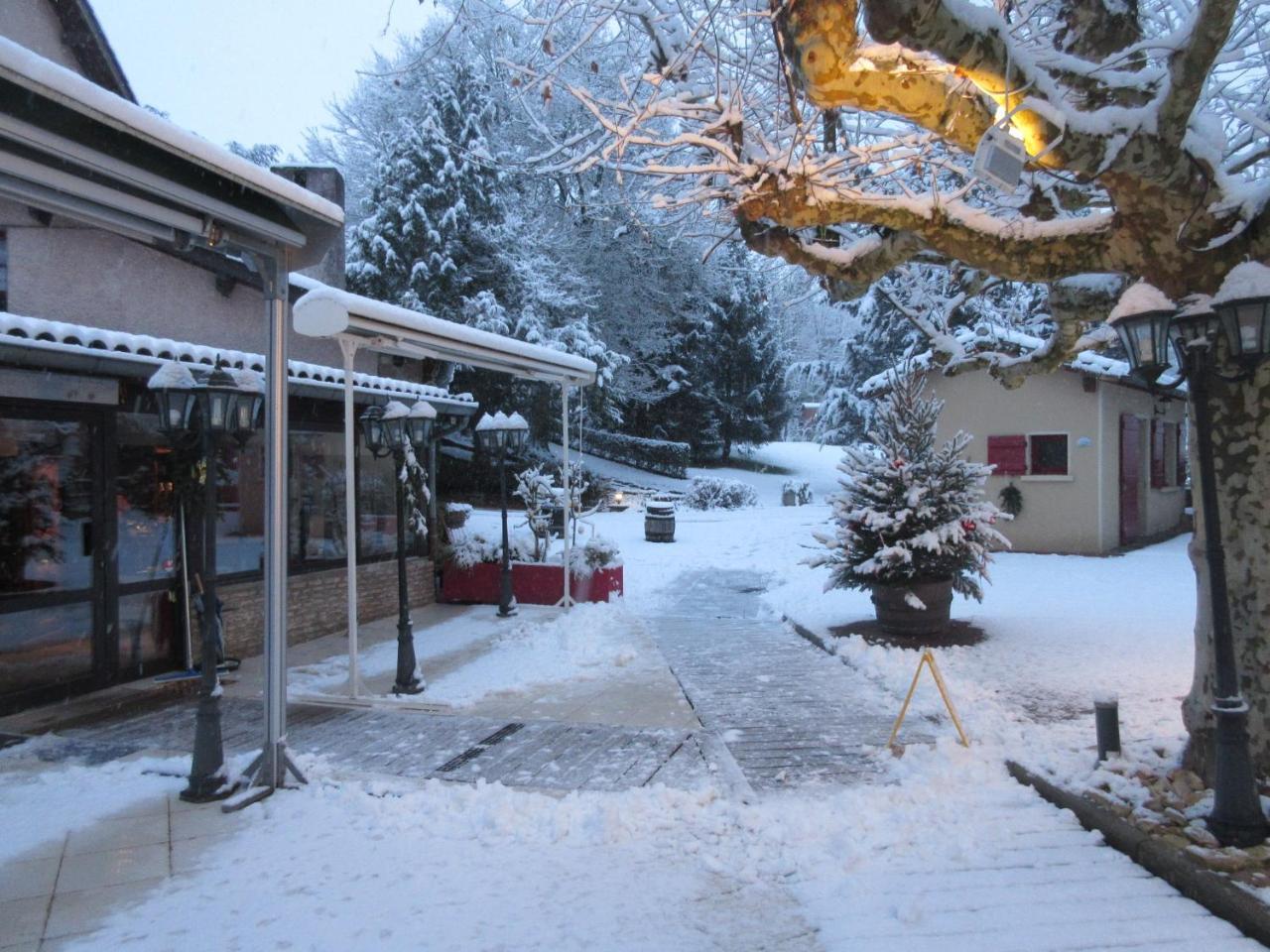 Hotel Restaurant Le Moulin De Saint Verand Exterior photo