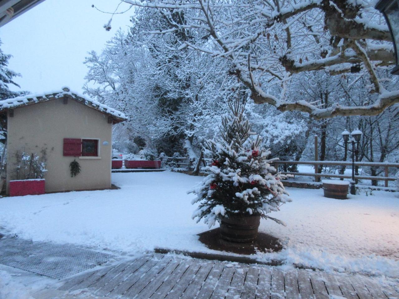 Hotel Restaurant Le Moulin De Saint Verand Exterior photo